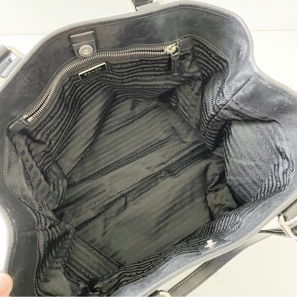 ❤️SOLD❤️Prada black Tessuto nylon and leather triangle logo buckle tote bag - Picture 7 of 10